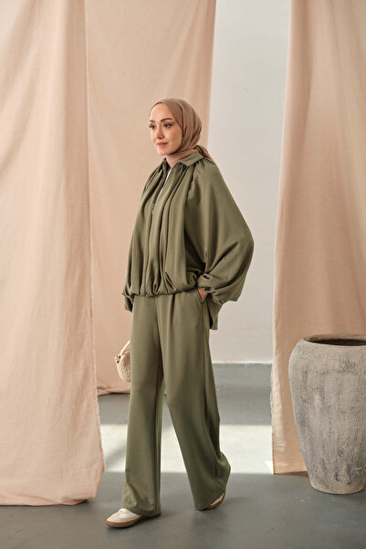 LOCCO Γυναικείο κοστούμι με μανίκια με βολάν χακί πράσινο