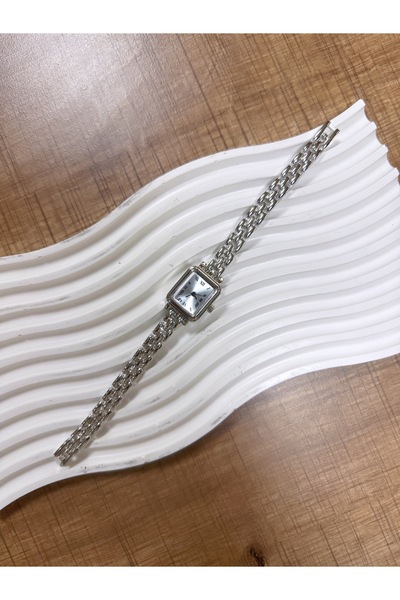 LOOQ Retro Design Vintage Minimalist Women's Wristwatch