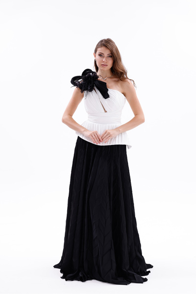 BDM Exclusive Tek Omuz Piliseli Peplum Çiçek Aplikeli Uzun Saten Abiye Elbise