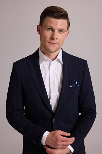 Ysf بدلة رجالية بزر واحد وبنطلون جوجر مخطط بقصة ضيقة باللون الأزرق الداكن