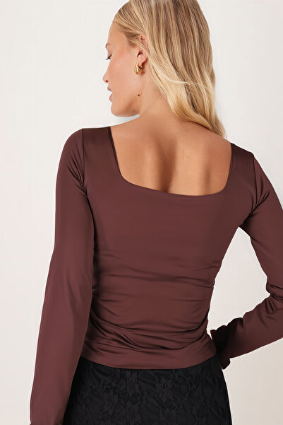 armonika Γυναικεία μπλούζα με μακρυμάνικο τετράγωνο λαιμόκοψη σε καφέ χρώμα ARM-26K042004