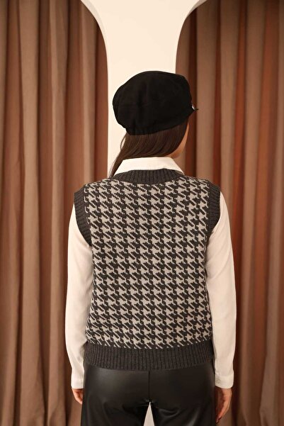 winter club Swc Women's Crow's Feet V-Neck Sweater