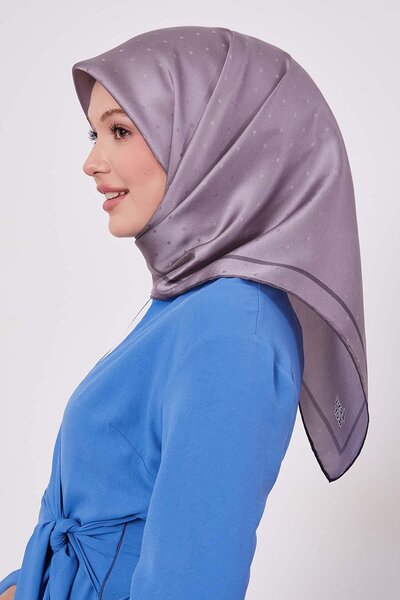 Levidor وشاح حريري بنمط مونوغرام من K.Lila بنمط منقط