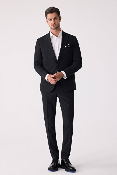 Ysf بدلة رجالية سوداء ضيقة مع جيب وبنطلون جوجر مخطط وياقة مدببة