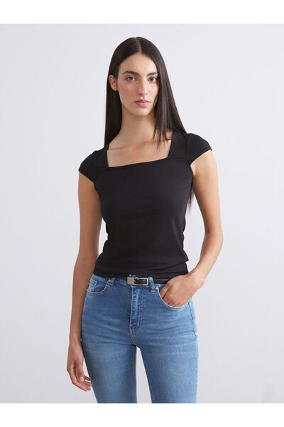 LC Waikiki بلوزة أوزماركا الجديدة للموسم بياقة مربعة