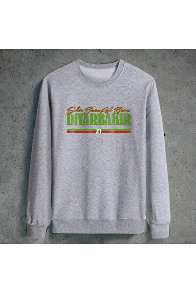 SARI سترة رياضية بتصميم مدينة ديارباقير تحمل عبارة 'حبنا' و'موضوعنا'