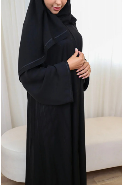 ZAHRA Half-cloche abaya woven from blackberry fabric with black Japanese lines for an eye-catching look - royal elegance
