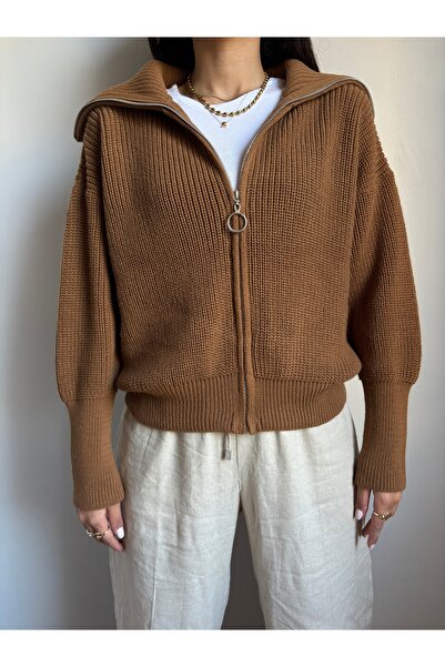 LOTUS CITY Hnědý pletený svetr s rozepínacím límečkem na zip