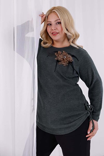 tarzımsüper Γυναικεία μπλούζα πλεκτή με λεπτομέρεια λουλουδιών με μαλακή υφή με κορδόνια στο πλάι