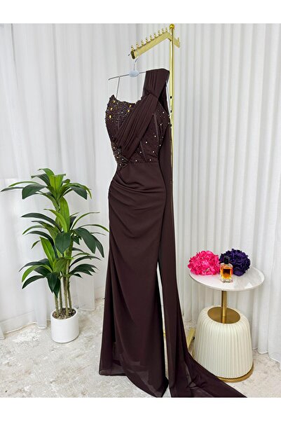 Riva Elegant and distinctive evening dress