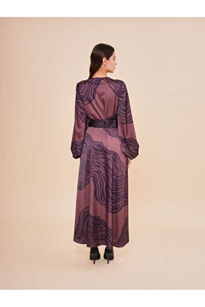 SERPİL Kadın Desenli Uzun Elbise – V Yaka, Yırtmaç Detaylı Şık Tasarım 50955