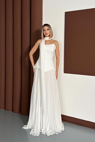 Livanomi Straplez Boncuk İşlemeli Eteği Piliseli Beyaz Abiye Elbise