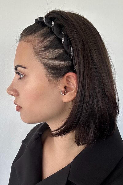 TAKIŞTIR Черна каменна корона с детайлен гребен