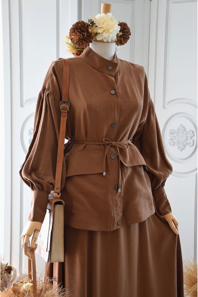 EMİNOS BUTİK طقم تنورة وسترة بني اللون