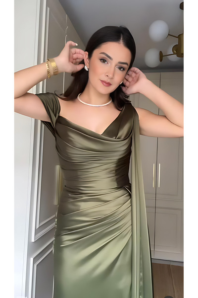 Riva Olive dress with pleats on the chest and flowing sleeves