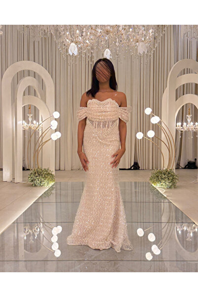 Generic Off-white evening dress embroidered with sequins and pearls with dropped shoulders