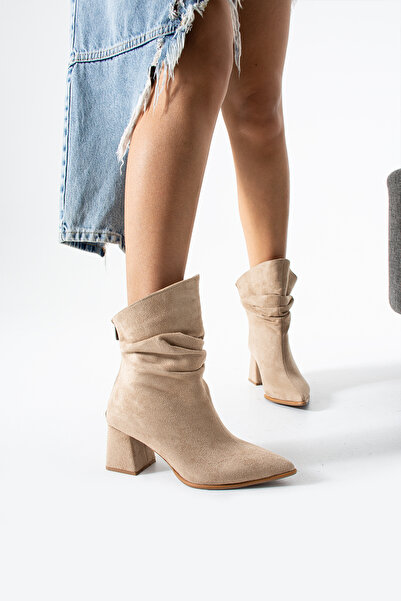 Gökçe Shoes Dalis Bej Süet Körük Detay Arkadan Fermuarlı Kadın Topuklu Bot