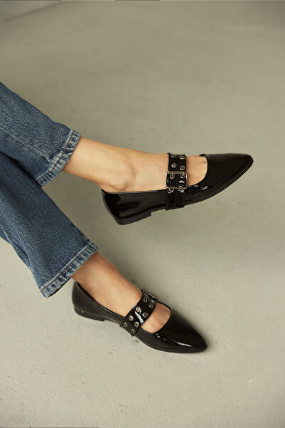 MİLAYA SHOES حذاء بابيت نسائي من الجلد اللامع مع مشبك معدني من لايلا