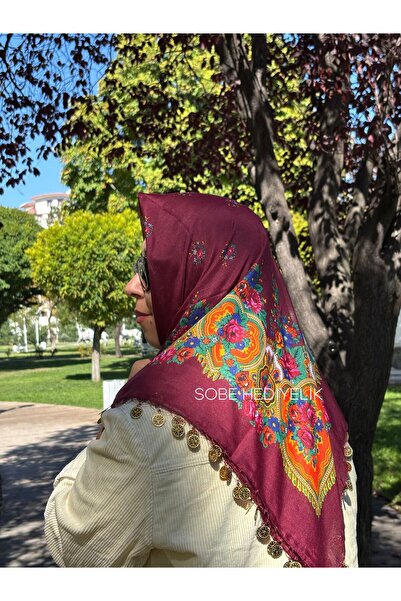 Sobe Hediyelik Mardin Calligraphy Sequin Headscarf with Floral Pattern on Burgundy Background – 100X100 cm