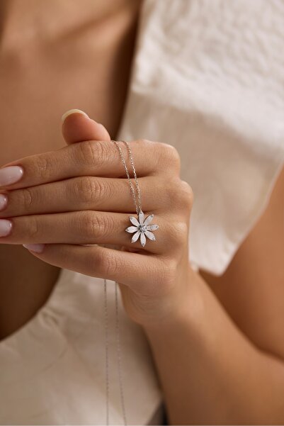 Nereze 925 Ayar Gümüş Rodyum Kaplama Zirkon Taşlı Kır Çiçeği Kolye