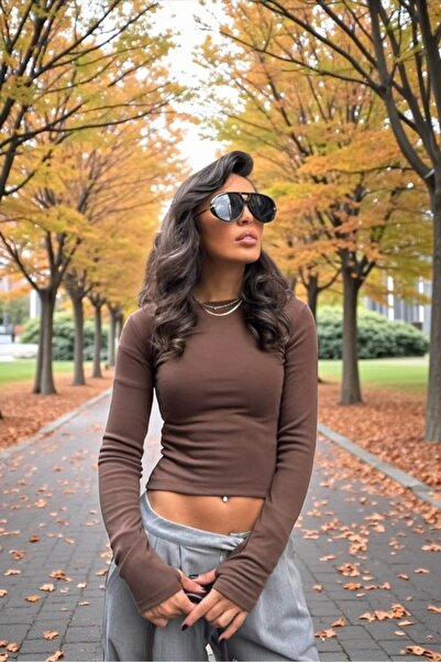 Windy Island بلوزة نسائية من الليكرا بياقة دائرية وتصميم ضيق