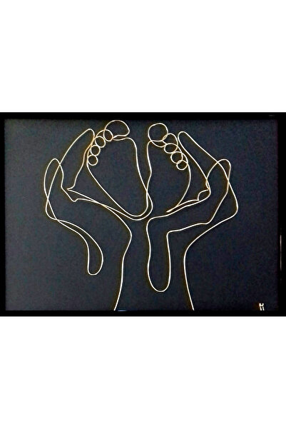 Arta Sarmei Maternitate, sculptură din sârmă continuă aurie