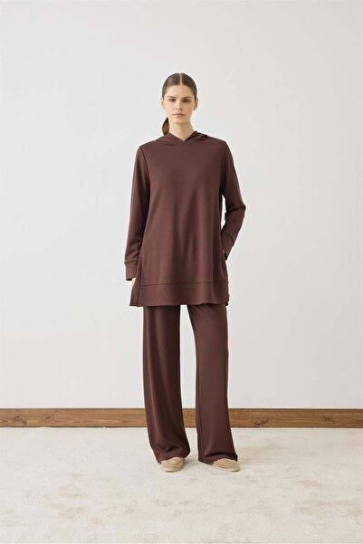 Miori بدلة مودال مع بنطلون من بيرن باللون البني