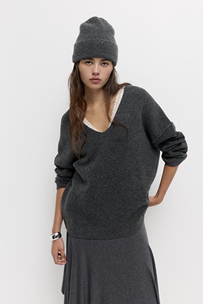 Pull & Bear Soft knit V-neck sweater