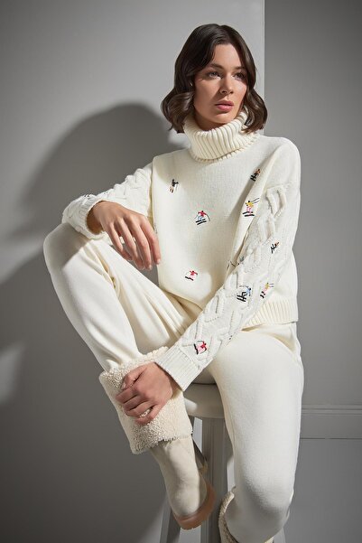 JOIN US Boğazlı Nakış Figürlü Ekru Triko Kazak
