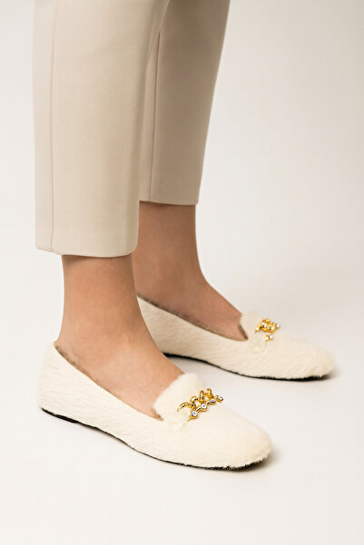 Beyond Жіночі пухнасті домашні капці з ланцюжком та аксесуарами з кремового каменю BYNDVT04