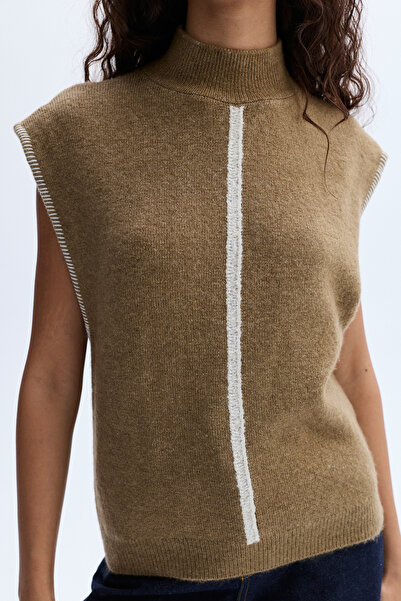 Mudo Stand-Up Collar Sweater with Striped Detail