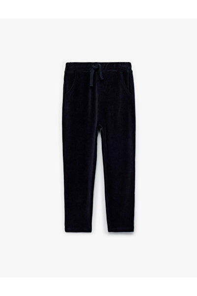 Koton Βασικό βελούδινο παντελόνι με λεπτομέρεια τσέπης που δένει τον έλαστρο στη μέση