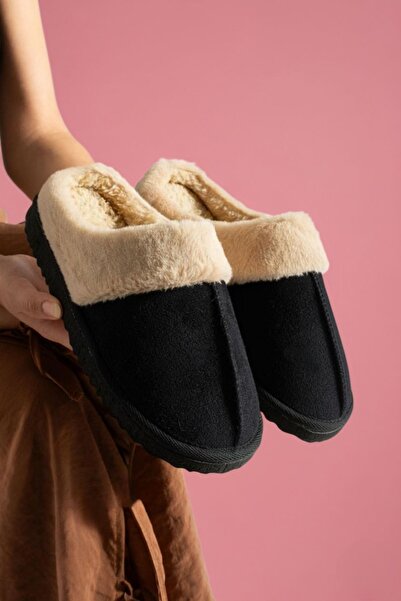 FUGA MODA Papuci de casă Mabes din piele de căprioară neagră, cu guler de bla...