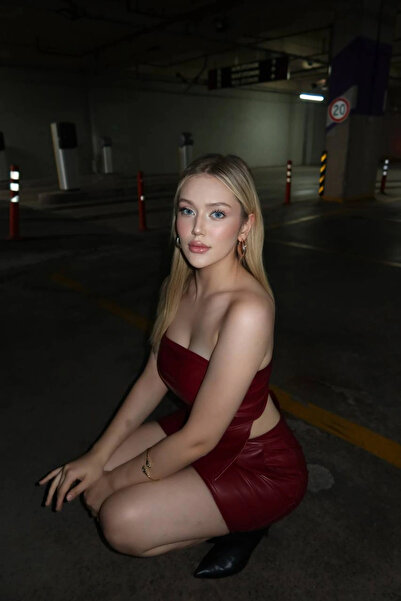 VİSKALİ Midnight Reign Kırmızı Etek-Bluz Deri Takım