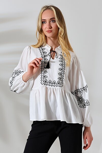 Lir Women's Embroidery Detailed Blouse Ecru