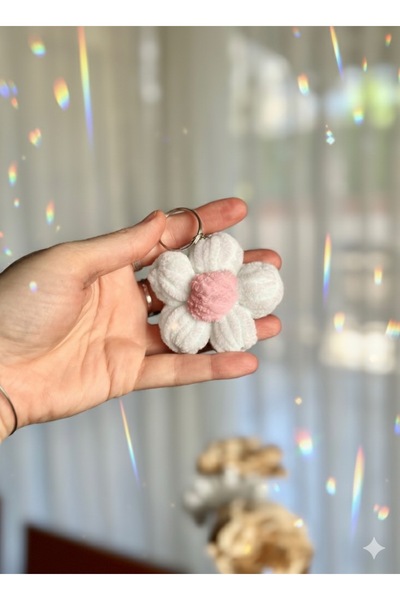 yucin Velvet Flower Keychain – Handmade Cute Accessory White