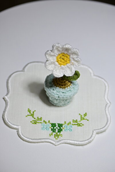 mahfus Örgü Masa Süsü Mini Saksı Papatya