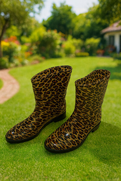 Akkurt Çiçek desenli kadın yağmur çizmesi, bahçe çizmesi