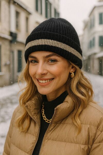 FELLMENS قبعة نسائية بتفاصيل شريطية سوداء لامعة