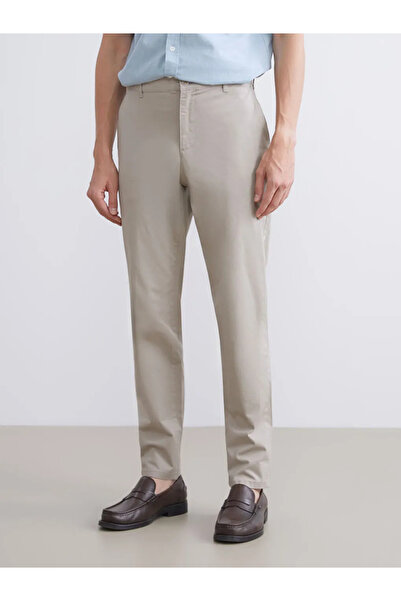 LC Waikiki بنطال تشينو رجالي كلاسيكي باللون البيج من LCWAIKIKI