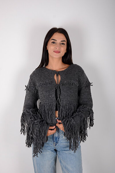 Marjinal Püskül Detaylı Triko Hırka