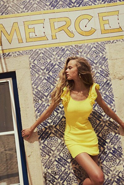 H&M فستان جيرسي مزين بالكشكشة