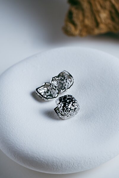 Helia Studio Kabartmalı gümüş renk klipsli küpe