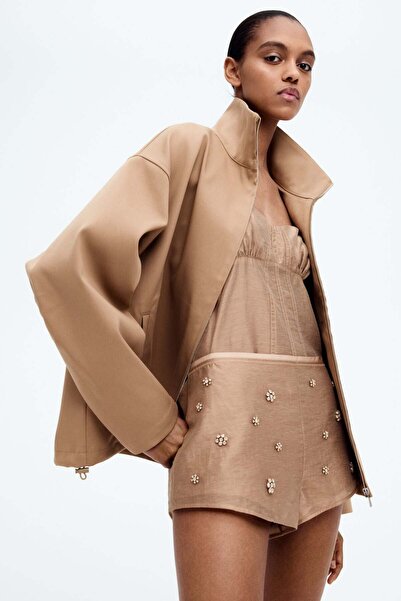 H&M شورت قصير مزين بأحجار الراين