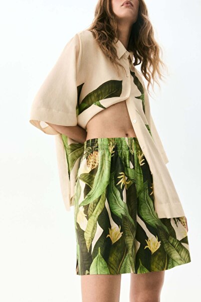 H&M شورت سهل الارتداء بنقوش