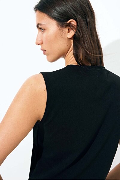 H&M الجزء العلوي مزين بالأزرار