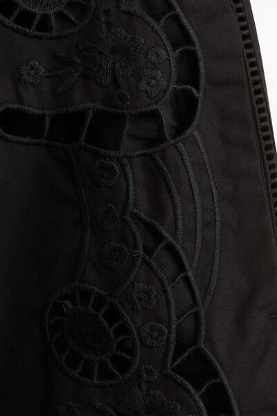 H&M بنطلون مطرز بالانجليزية