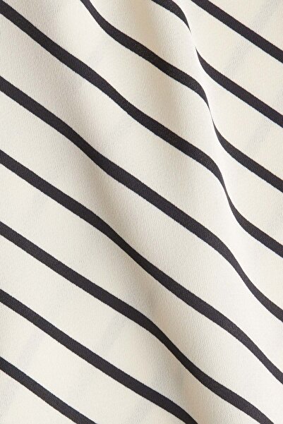 H&M Cap-sleeved satin blouse