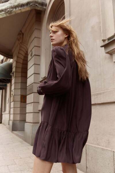 H&M فستان قميص مزين بالكشكشة