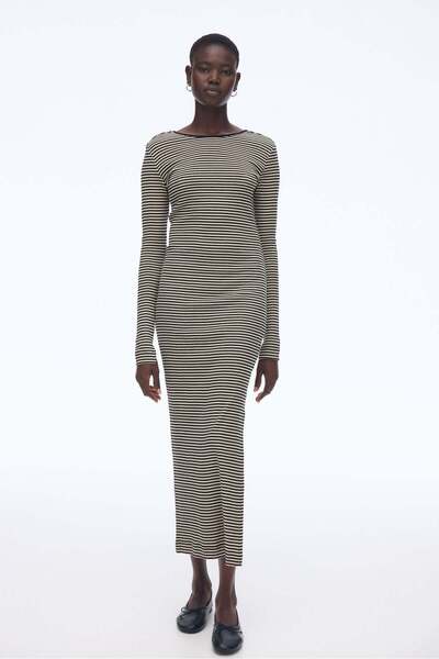 H&M فستان مضلع بفتحة ظهر واسعة